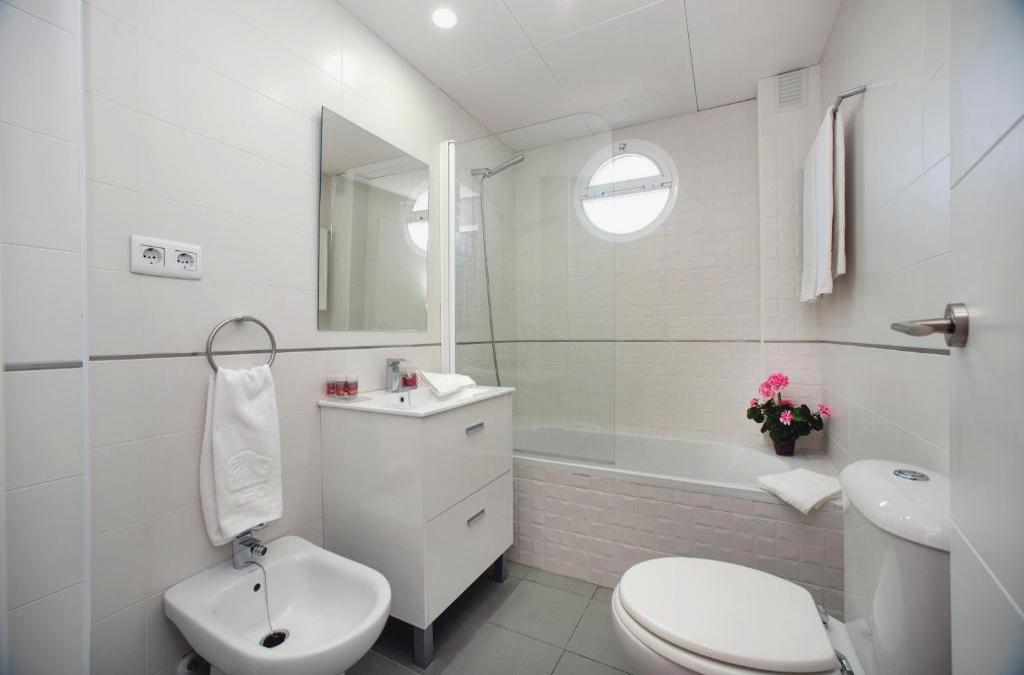 Apartamentos Leo Islamar