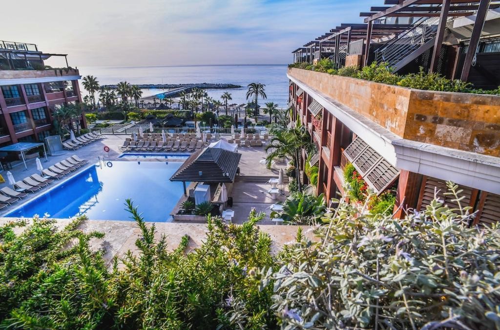 Sun, sea views and pure elegance in Puerto Banús, Marbella
