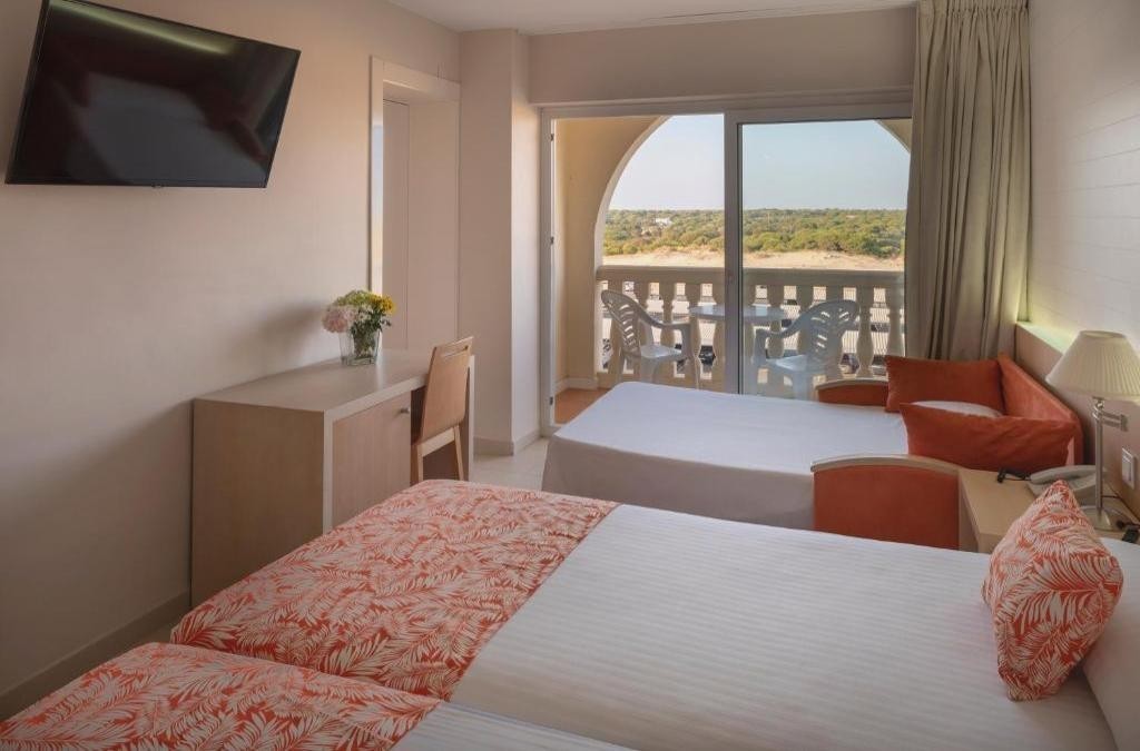 Disfruta de Doñana en hotel 4* con acceso directo a la playa de Matalascañas - Gran Hotel del Coto