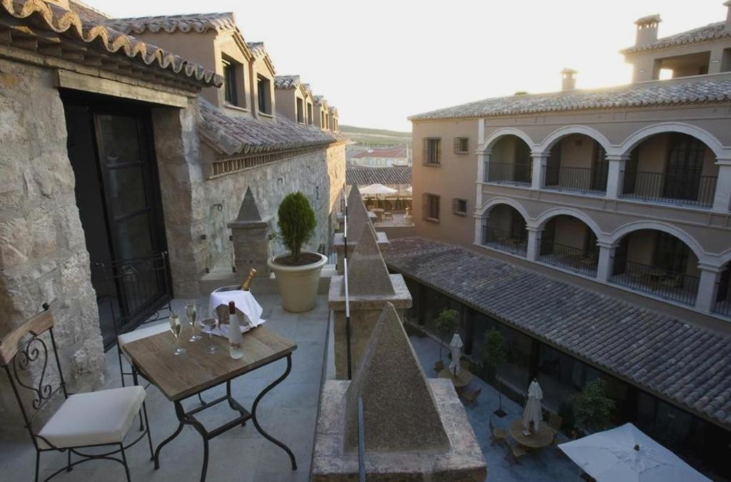 ¡Descubre la joya de Jaén! Un palacio del s. XV con Spa incluido - Palacio de Mengíbar