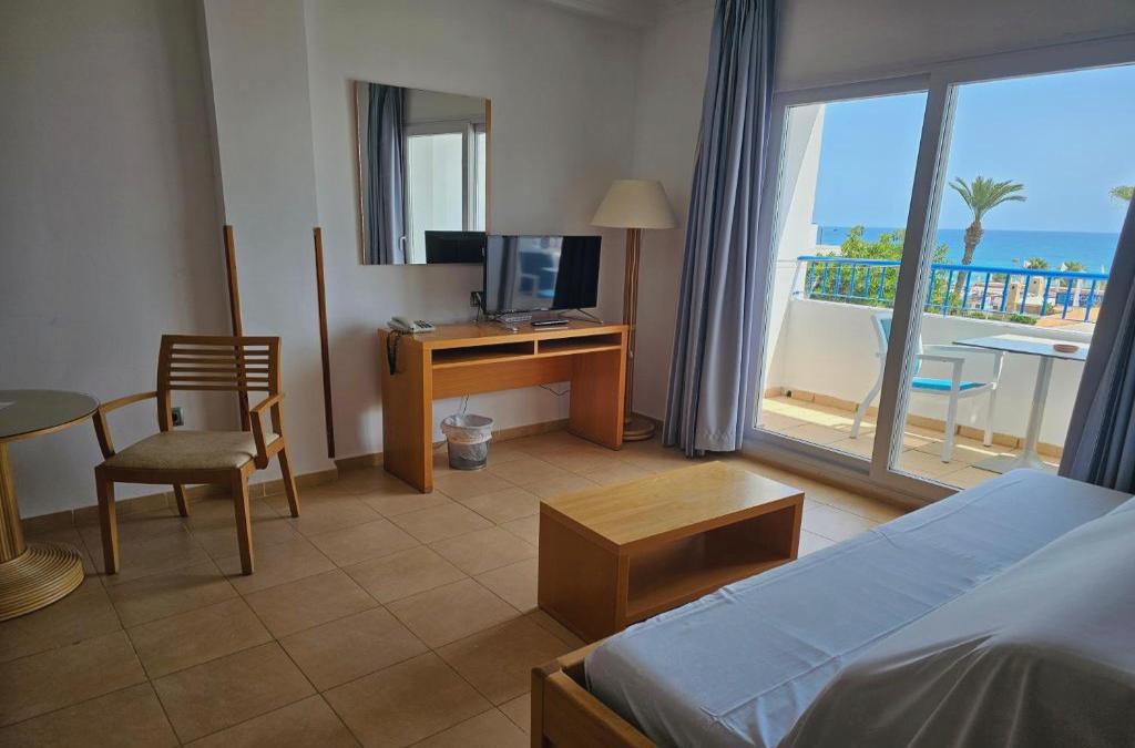 Mojácar: Your Sun-Drenched 4* Summer Retreat