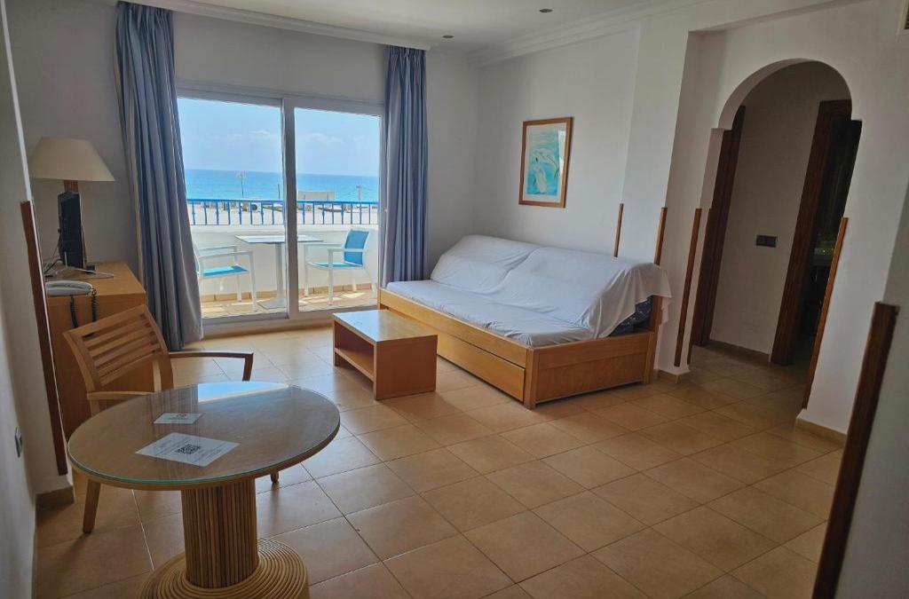 Mojácar: Your Sun-Drenched 4* Summer Retreat
