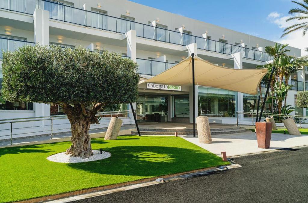 Experiencia de lujo en Cabo de Gata: sol, calma y mar infinito - Hotel Cabogata Jardín