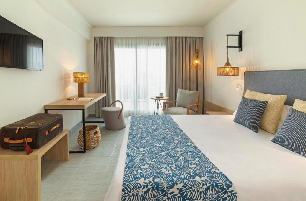 Experiencia de lujo en Cabo de Gata: sol, calma y mar infinito - Hotel Cabogata Jardín