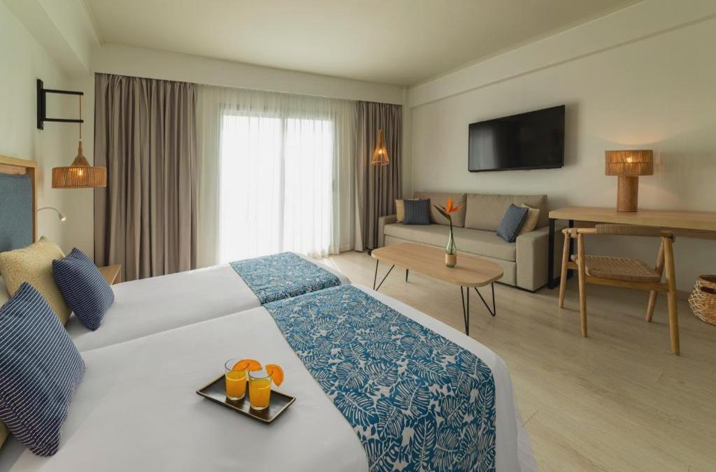 Experiencia de lujo en Cabo de Gata: sol, calma y mar infinito - Hotel Cabogata Jardín