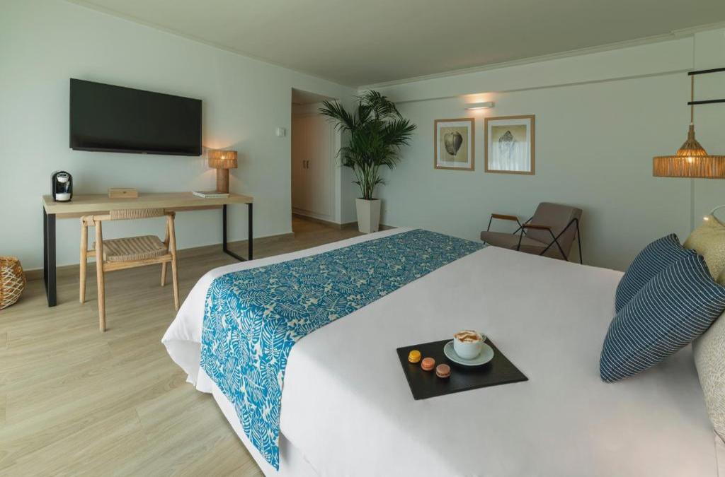 Experiencia de lujo en Cabo de Gata: sol, calma y mar infinito - Hotel Cabogata Jardín