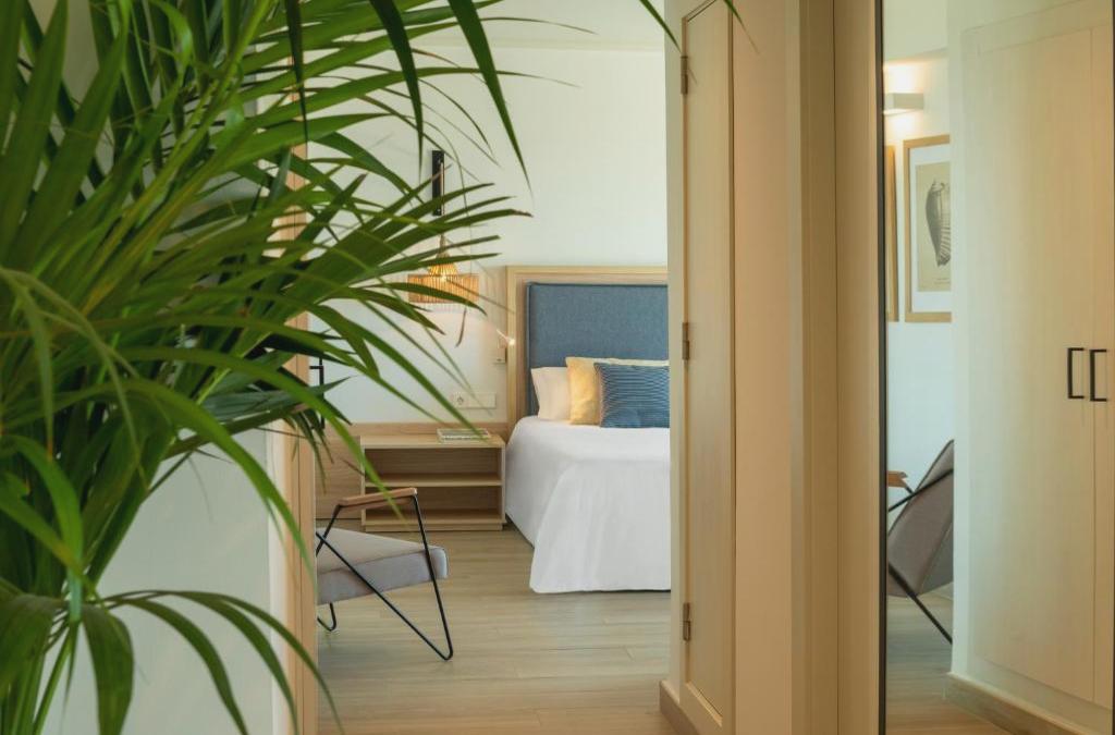 Experiencia de lujo en Cabo de Gata: sol, calma y mar infinito - Hotel Cabogata Jardín