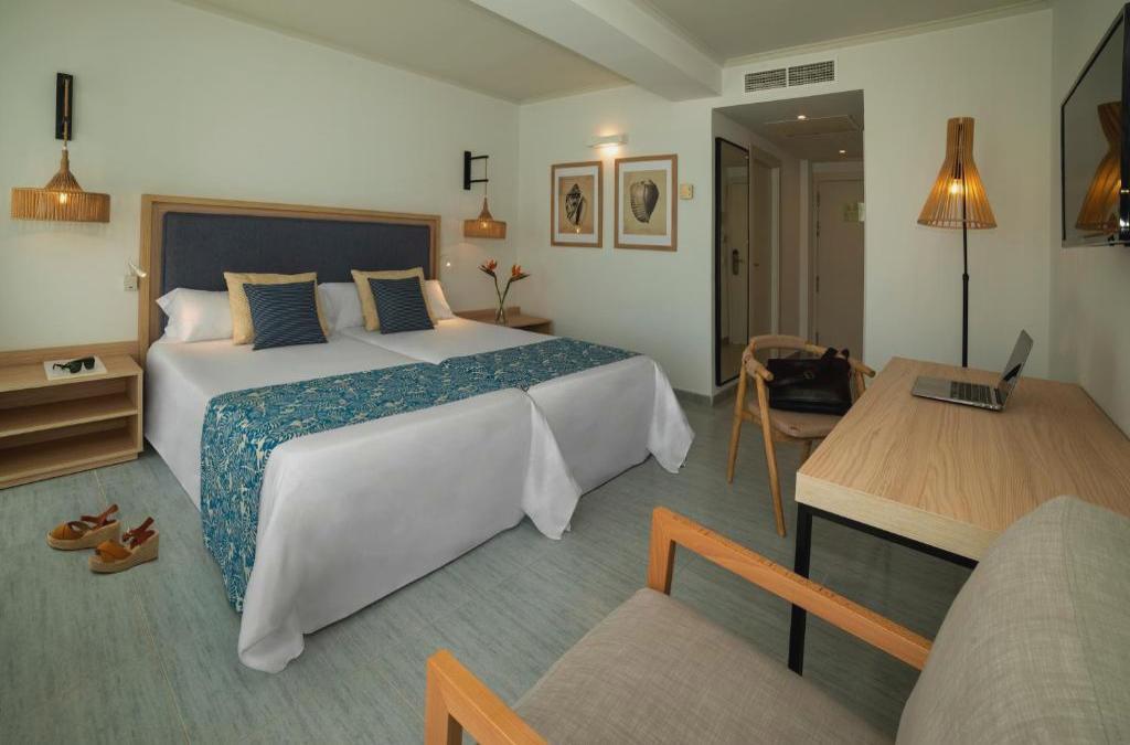 Experiencia de lujo en Cabo de Gata: sol, calma y mar infinito - Hotel Cabogata Jardín