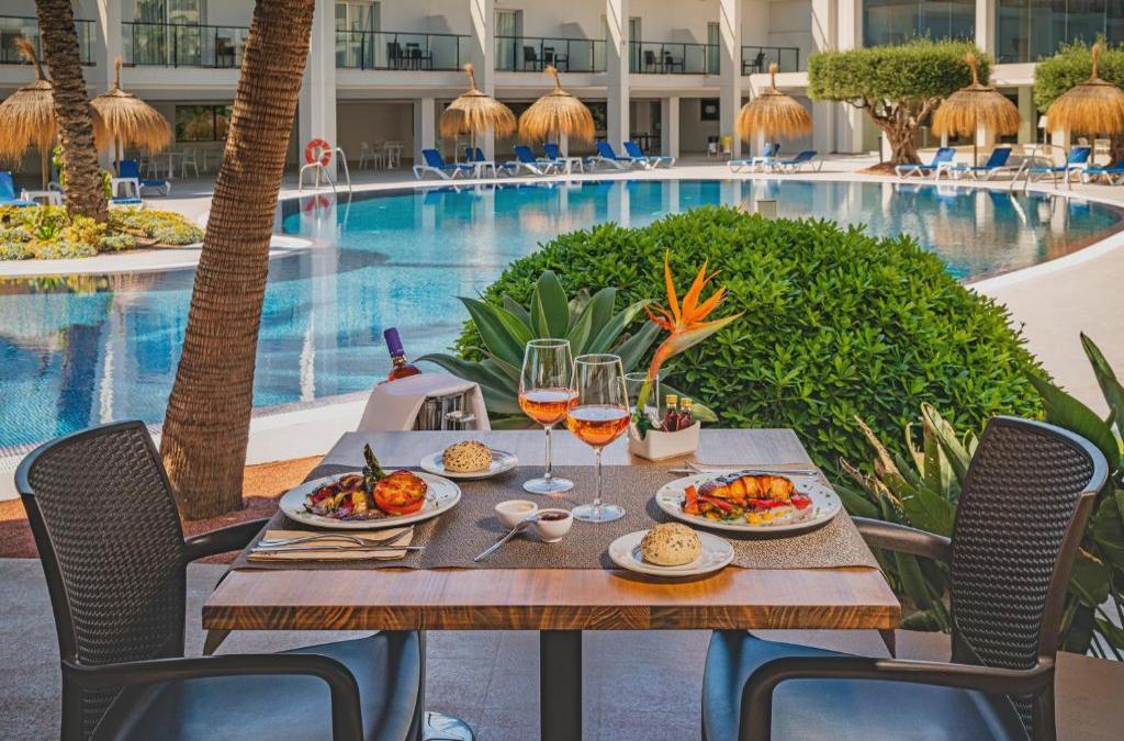 Experiencia de lujo en Cabo de Gata: sol, calma y mar infinito - Hotel Cabogata Jardín