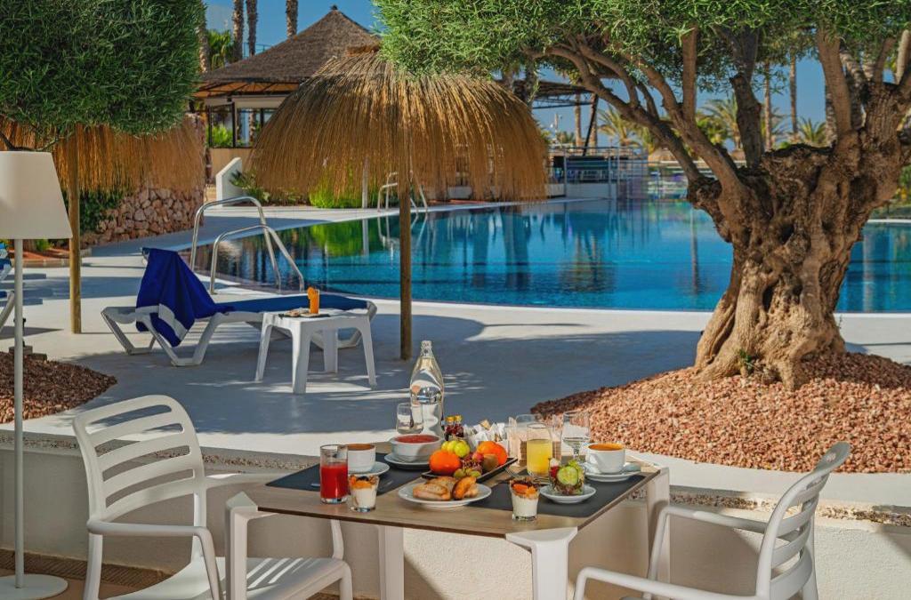 Experiencia de lujo en Cabo de Gata: sol, calma y mar infinito - Hotel Cabogata Jardín