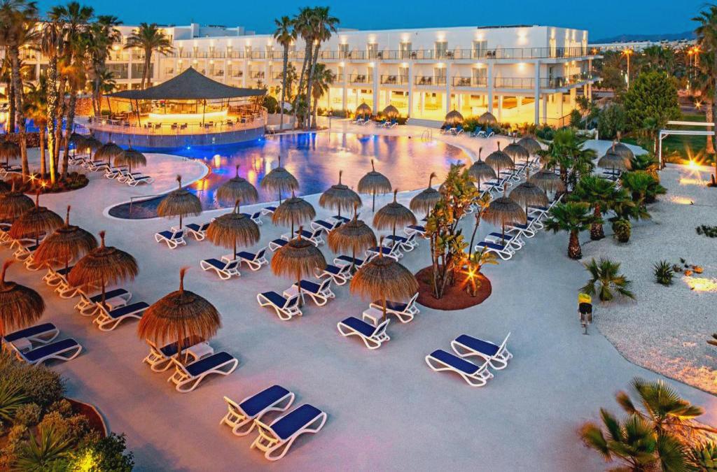Experiencia de lujo en Cabo de Gata: sol, calma y mar infinito - Hotel Cabogata Jardín