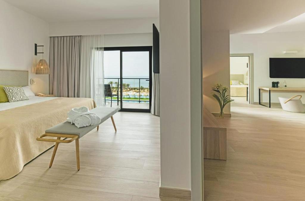 Date el capricho: hotel 5*, lujo y sol infinito Cabo de Gata
