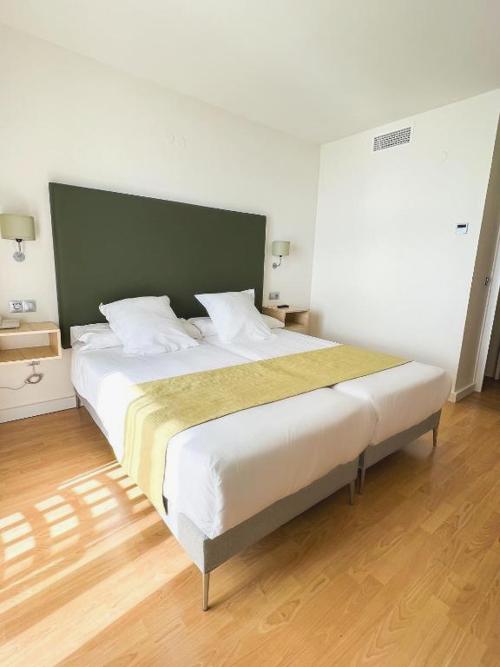 Despiértate frente al Mediterráneo: una escapada 4* en Rincón de la Victoria - FAY Victoria Beach