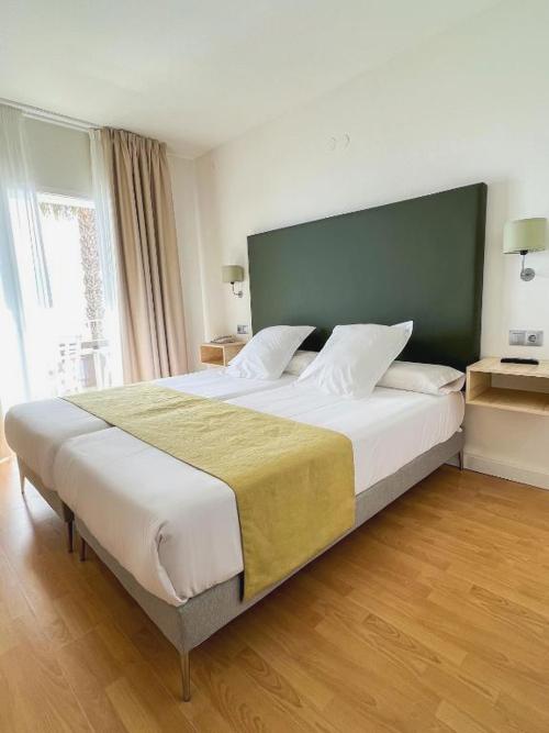 Despiértate frente al Mediterráneo: una escapada 4* en Rincón de la Victoria - FAY Victoria Beach