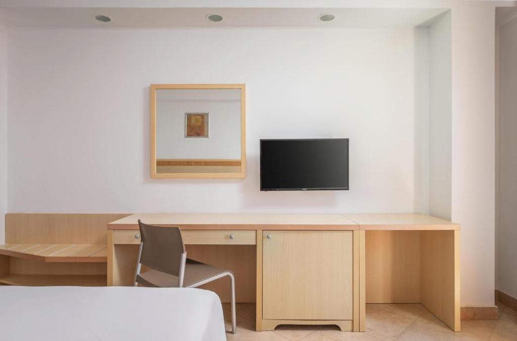 ¡Adelántate! Reserva ya tus vacaciones 2026 en hotel 4* (Roquetas de Mar)