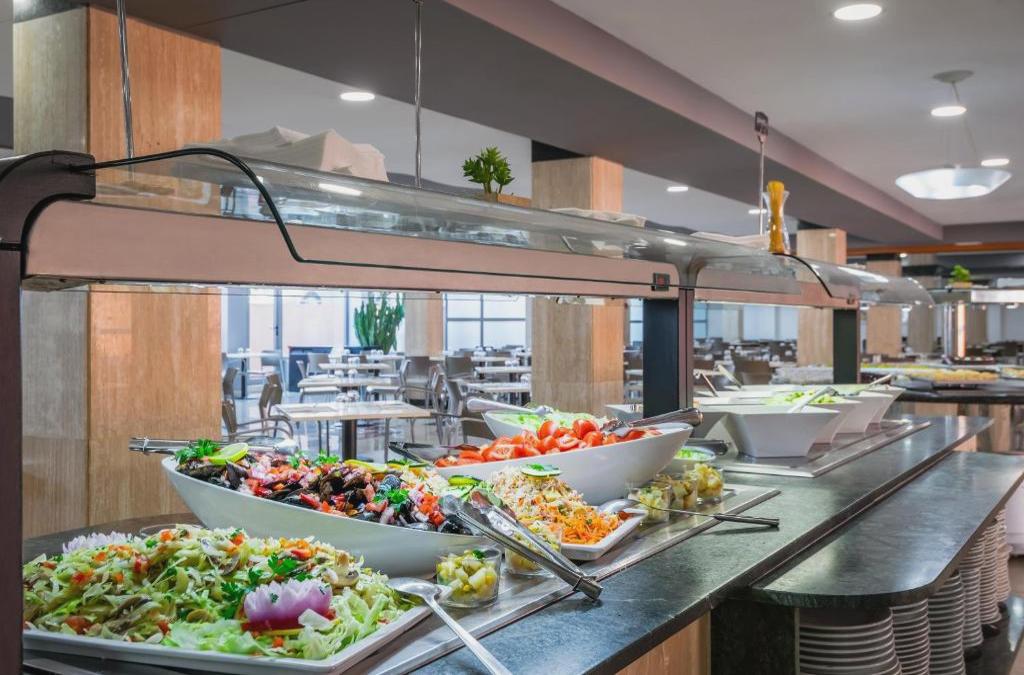 ¡Adelántate! Reserva ya tus vacaciones 2026 en hotel 4* (Roquetas de Mar) - Alegria Fenix Family
