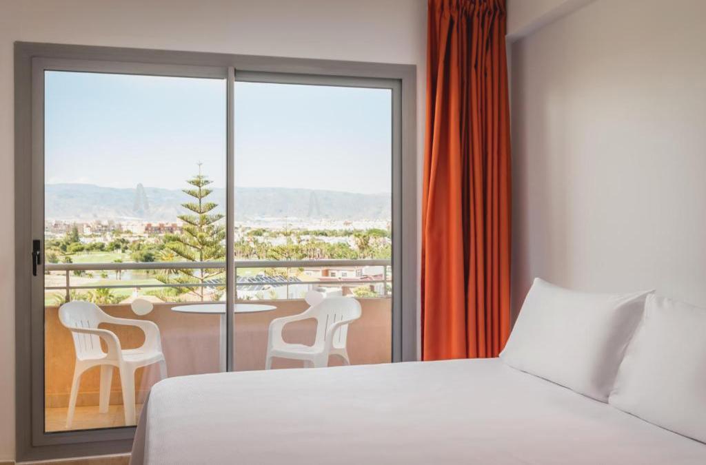 ¡Adelántate! Reserva ya tus vacaciones 2026 en hotel 4* (Roquetas de Mar) - Alegria Fenix Family