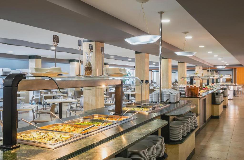 ¡Adelántate! Reserva ya tus vacaciones 2026 en hotel 4* (Roquetas de Mar) - Alegria Fenix Family