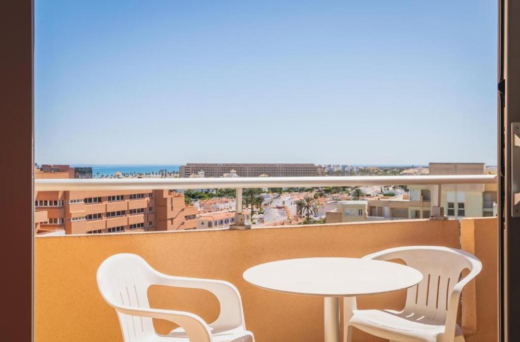 ¡Adelántate! Reserva ya tus vacaciones 2026 en hotel 4* (Roquetas de Mar) - Alegria Fenix Family