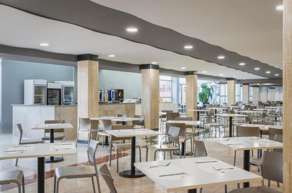 ¡Adelántate! Reserva ya tus vacaciones 2026 en hotel 4* (Roquetas de Mar) - Alegria Fenix Family