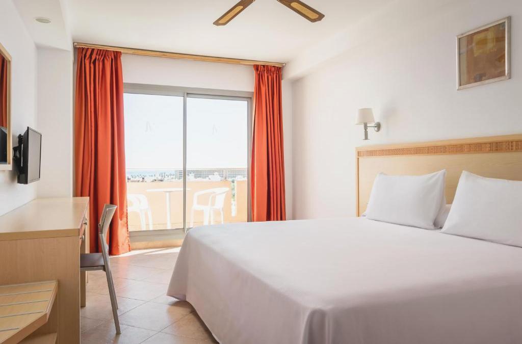 ¡Adelántate! Reserva ya tus vacaciones 2026 en hotel 4* (Roquetas de Mar) - Alegria Fenix Family