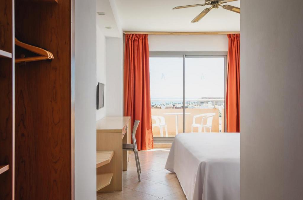 ¡Adelántate! Reserva ya tus vacaciones 2026 en hotel 4* (Roquetas de Mar) - Alegria Fenix Family