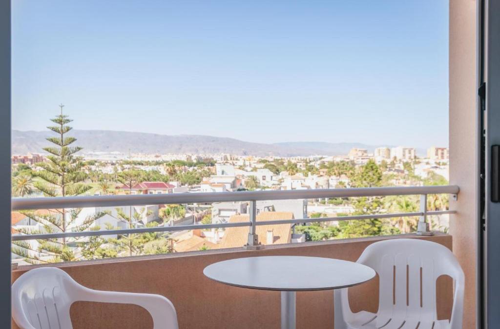 ¡Adelántate! Reserva ya tus vacaciones 2026 en hotel 4* (Roquetas de Mar) - Alegria Fenix Family