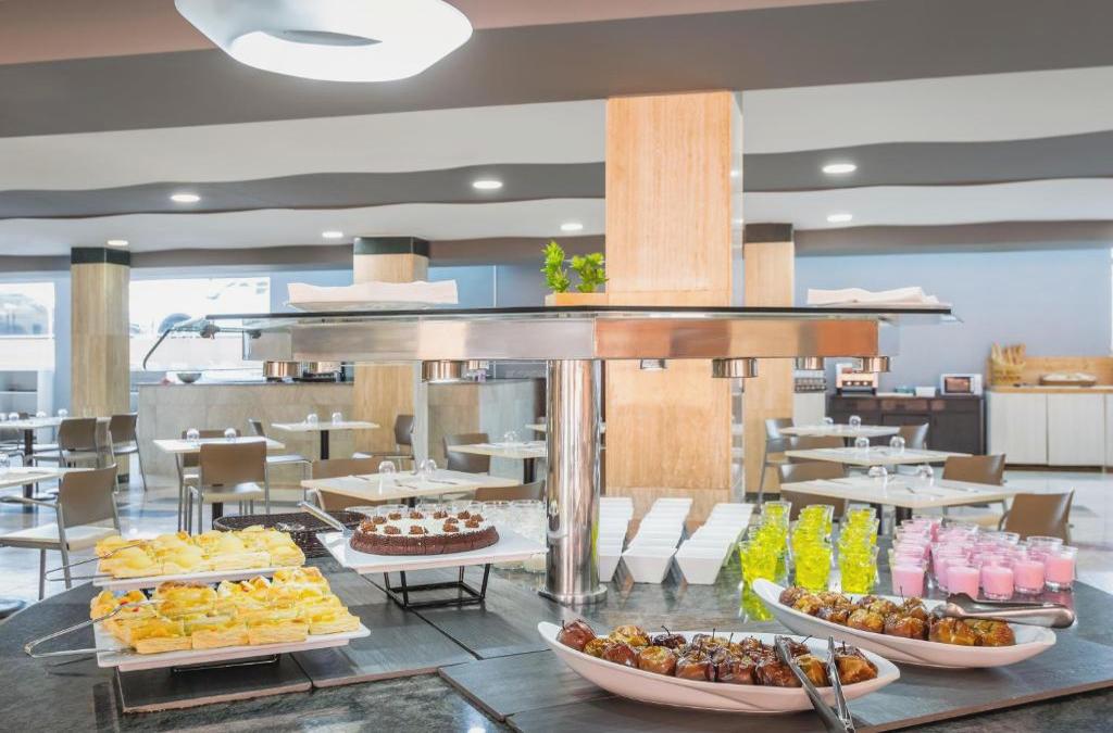 ¡Adelántate! Reserva ya tus vacaciones 2026 en hotel 4* (Roquetas de Mar) - Alegria Fenix Family