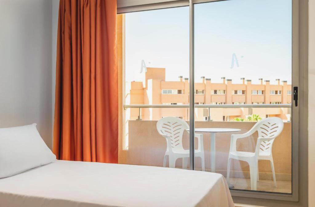 ¡Adelántate! Reserva ya tus vacaciones 2026 en hotel 4* (Roquetas de Mar) - Alegria Fenix Family