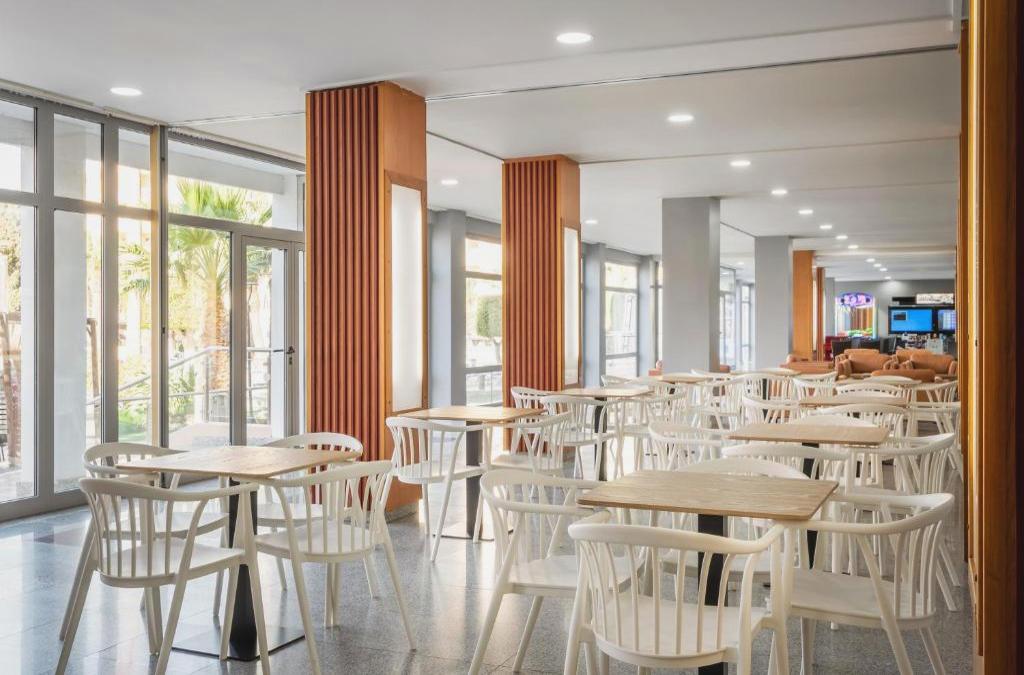 ¡Adelántate! Reserva ya tus vacaciones 2026 en hotel 4* (Roquetas de Mar)