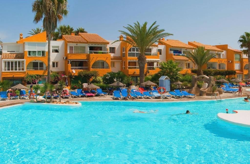 All-Inclusive holidays in Roquetas de Mar! Just 300m from the beach