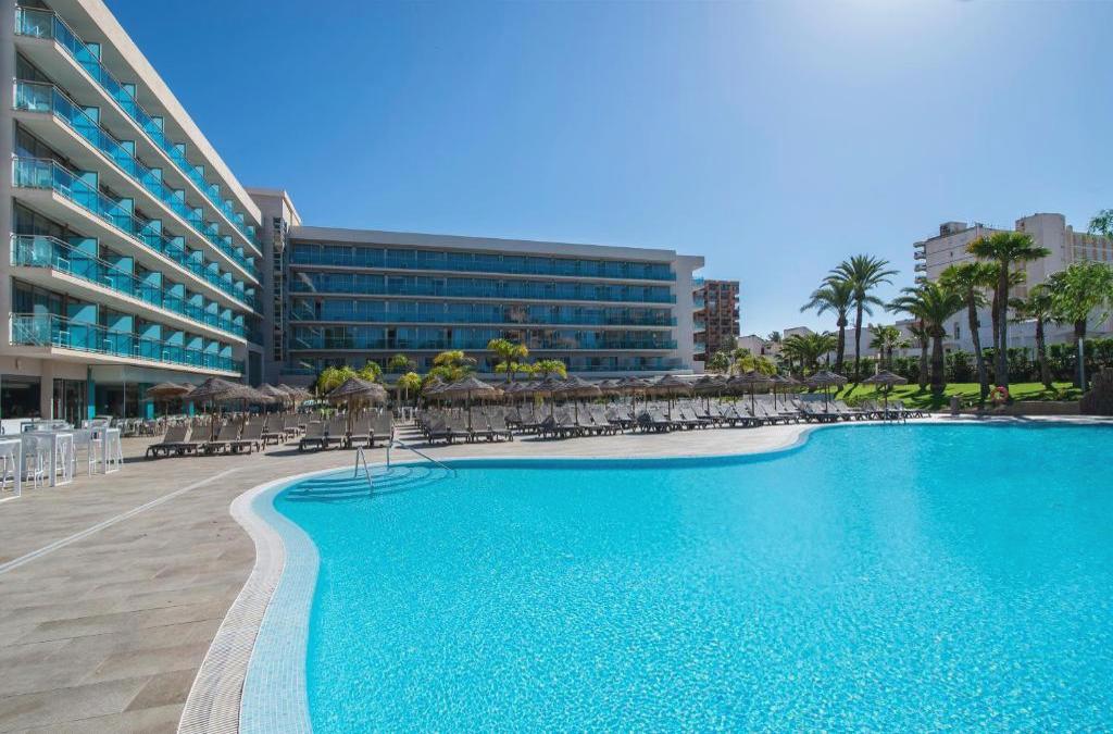 Vacaciones en Roquetas de Mar en TODO INCLUIDO ¡a 300m de la playa!