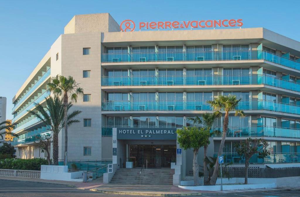 Vacaciones en Roquetas de Mar en TODO INCLUIDO ¡a 300m de la playa!