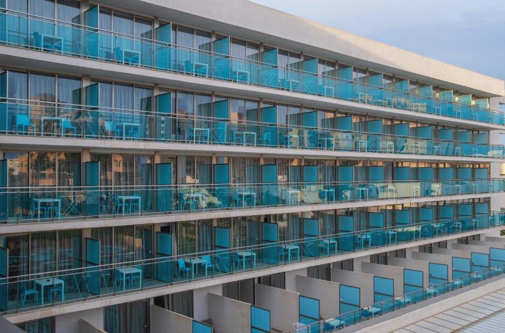 Vacaciones en Roquetas de Mar en TODO INCLUIDO ¡a 300m de la playa!