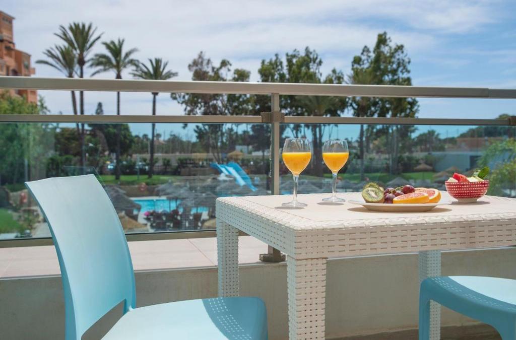 Vacaciones en Roquetas de Mar en TODO INCLUIDO ¡a 300m de la playa!