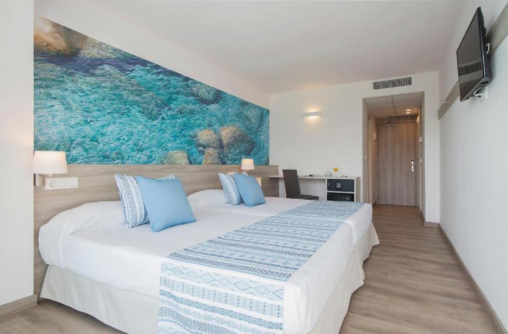 Roquetas All-Inclusive: 300m da praia!