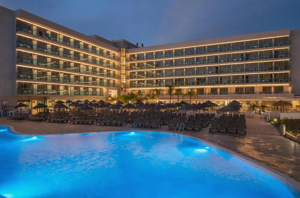 Vacaciones en Roquetas de Mar en TODO INCLUIDO ¡a 300m de la playa!