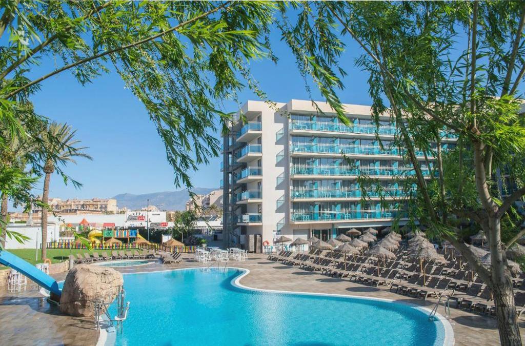 Vacaciones en Roquetas de Mar en TODO INCLUIDO ¡a 300m de la playa!