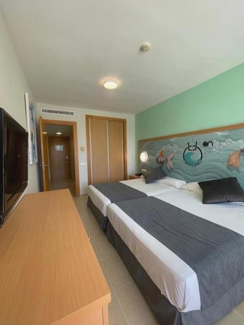 Vacaciones 2025 en Roquetas de Mar ¡1er NIÑO GRATIS! - Hotel Neptuno by On Group