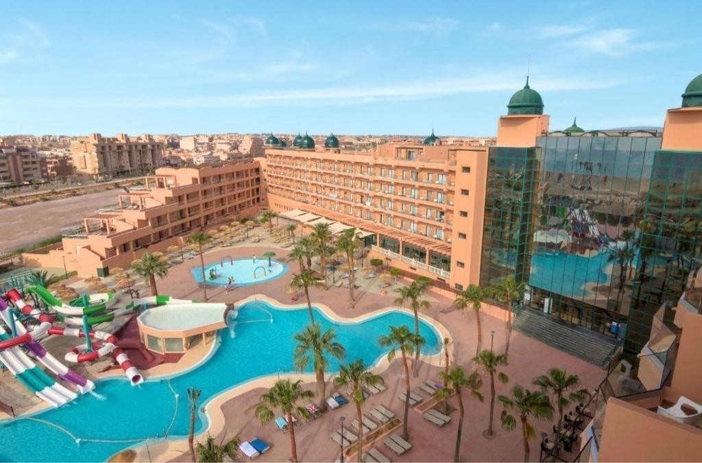 Familienresort am Strand mit Wasserrutschen in Roquetas de Mar