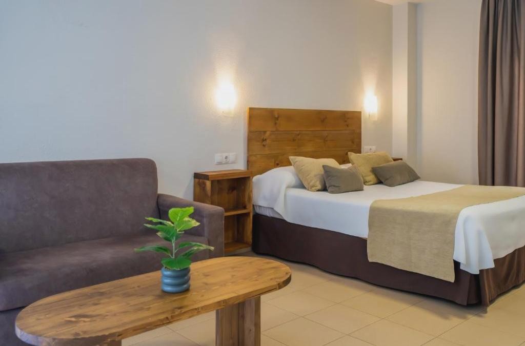¡Sevilla tiene un color especial! Descubre su arte, sus tapas y su encanto - Apartamentos Puerta del Sur