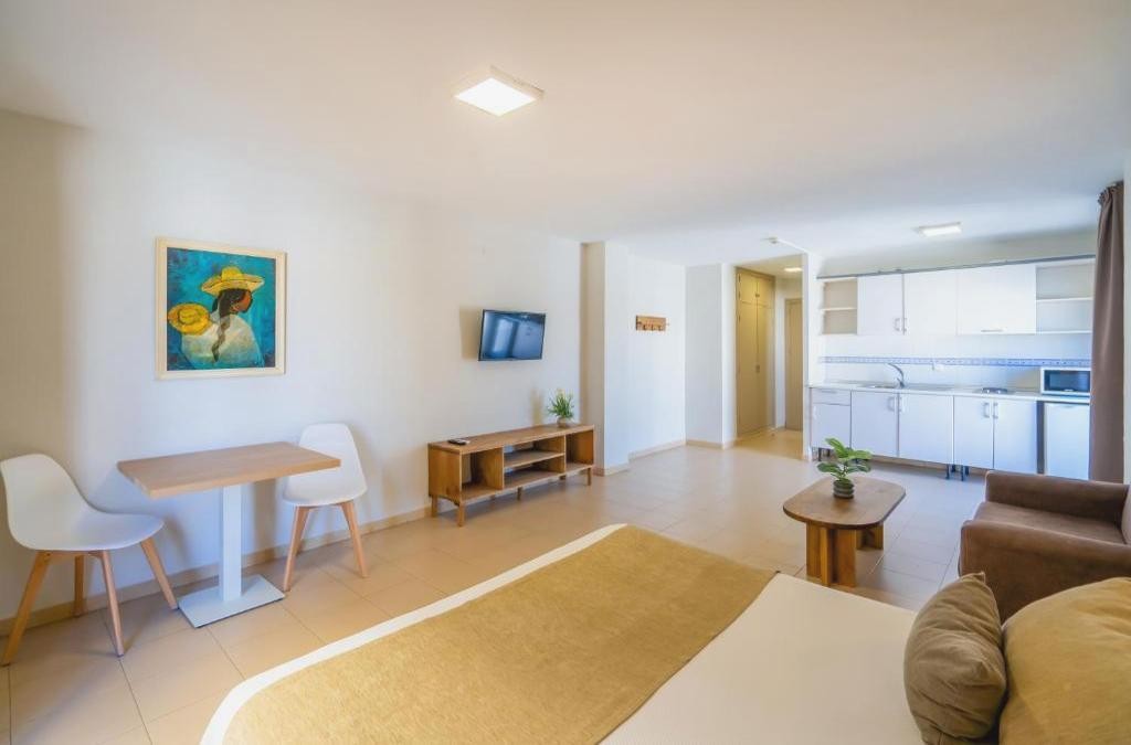¡Sevilla tiene un color especial! Descubre su arte, sus tapas y su encanto - Apartamentos Puerta del Sur