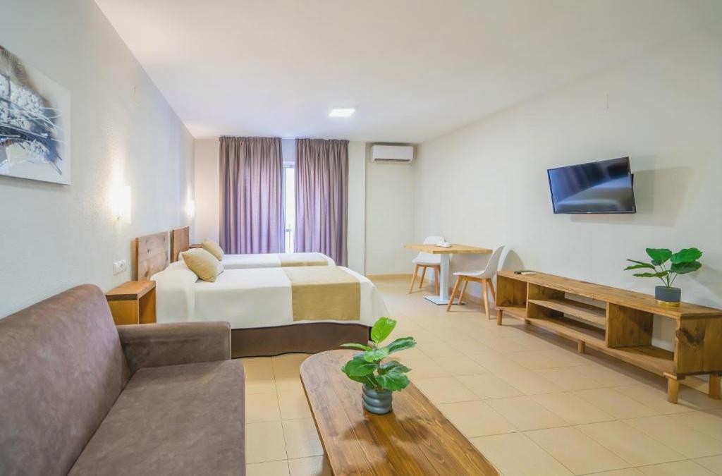 ¡Sevilla tiene un color especial! Descubre su arte, sus tapas y su encanto - Apartamentos Puerta del Sur