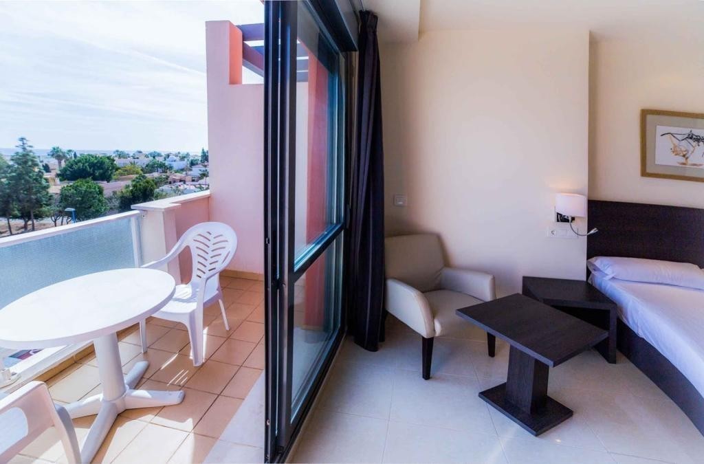 ¡Este otoño, pon rumbo a Vera, Almería! Hotel 4* junto a la playa - Hotel Adaria Vera