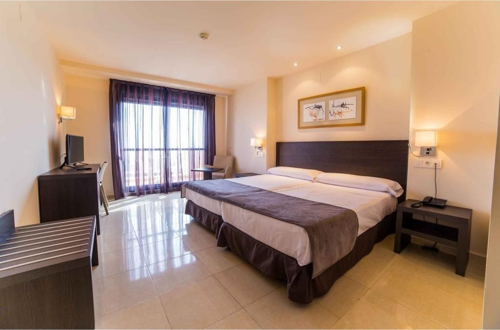 ¡Este otoño, pon rumbo a Vera, Almería! Hotel 4* junto a la playa - Hotel Adaria Vera