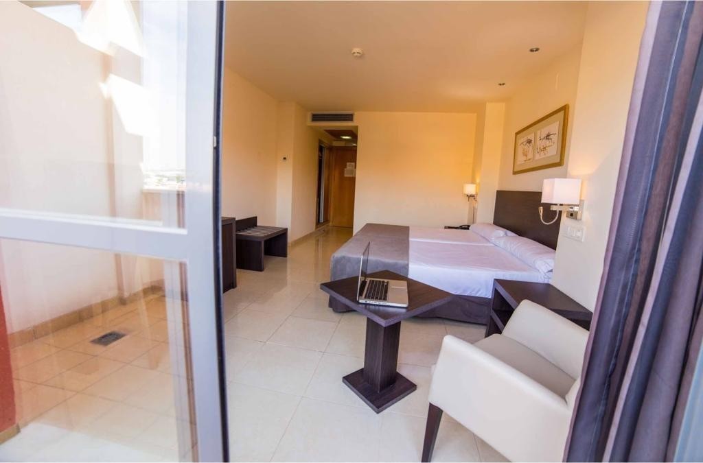 ¡Este otoño, pon rumbo a Vera, Almería! Hotel 4* junto a la playa - Hotel Adaria Vera