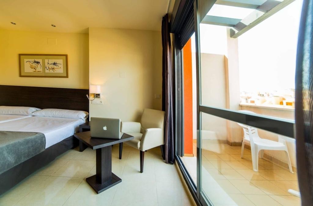 ¡Este otoño, pon rumbo a Vera, Almería! Hotel 4* junto a la playa - Hotel Adaria Vera