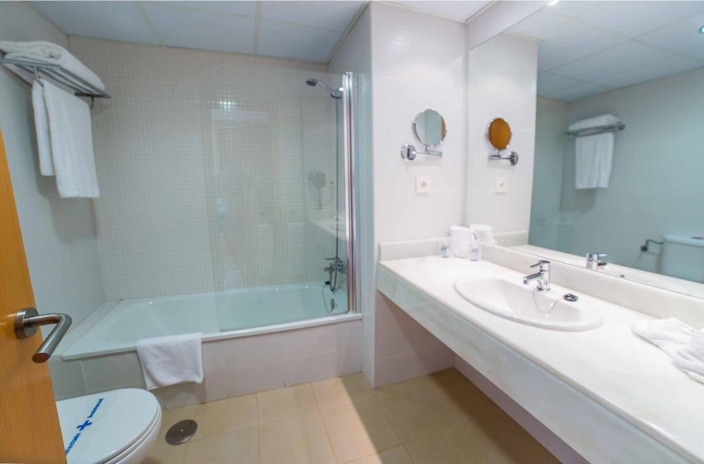 ¡Este otoño, pon rumbo a Vera, Almería! Hotel 4* junto a la playa - Hotel Adaria Vera