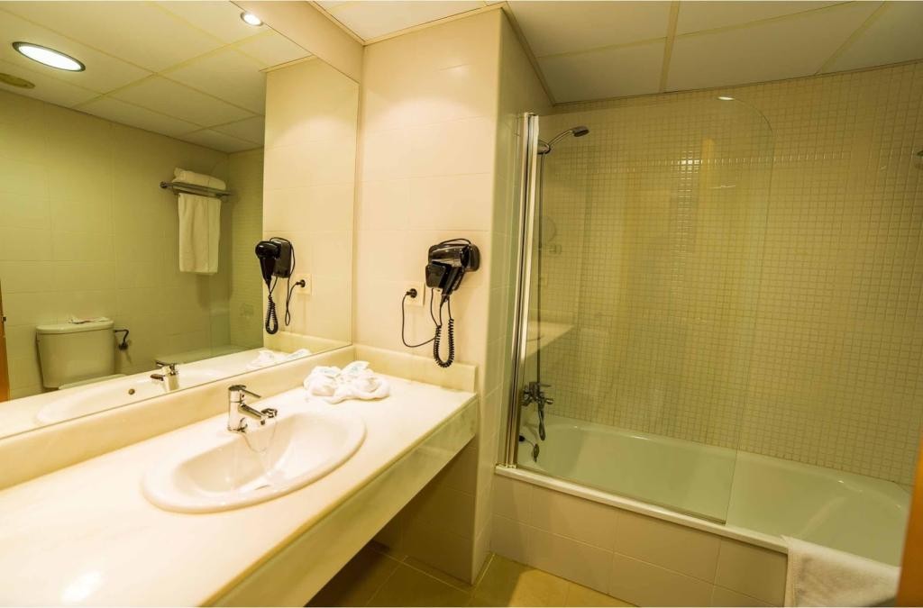 ¡Este otoño, pon rumbo a Vera, Almería! Hotel 4* junto a la playa - Hotel Adaria Vera