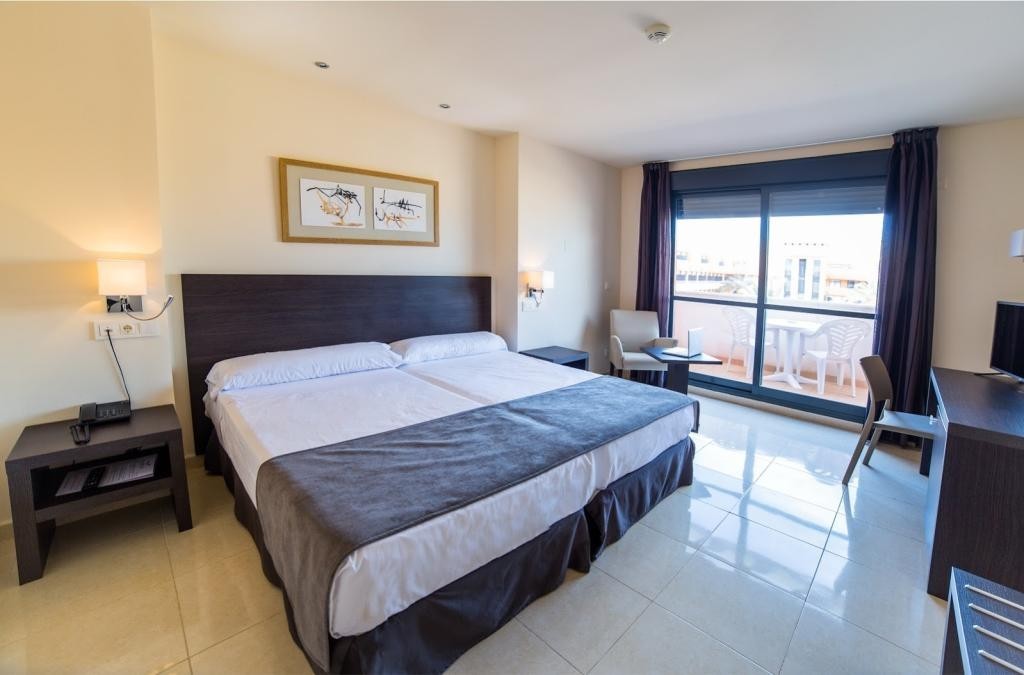 ¡Este otoño, pon rumbo a Vera, Almería! Hotel 4* junto a la playa - Hotel Adaria Vera